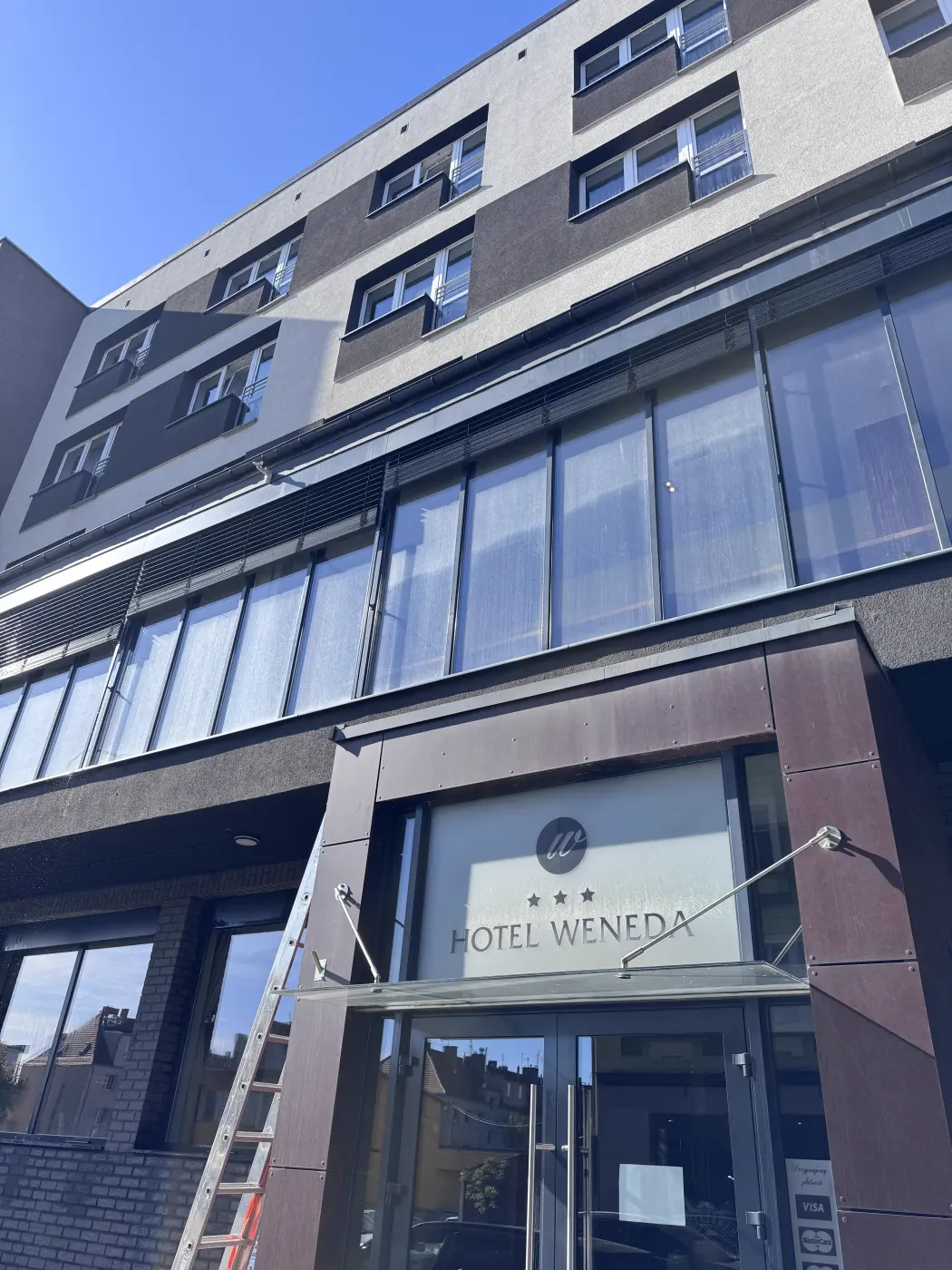 Mycie okien — Hotel Weneda